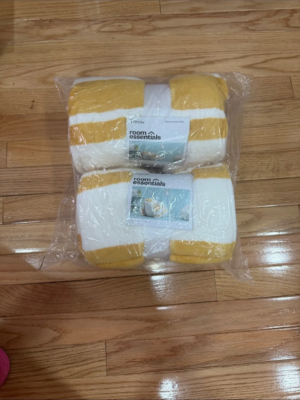 Room Essentials Yellow and White Striped Bath Towels - Set of 2
